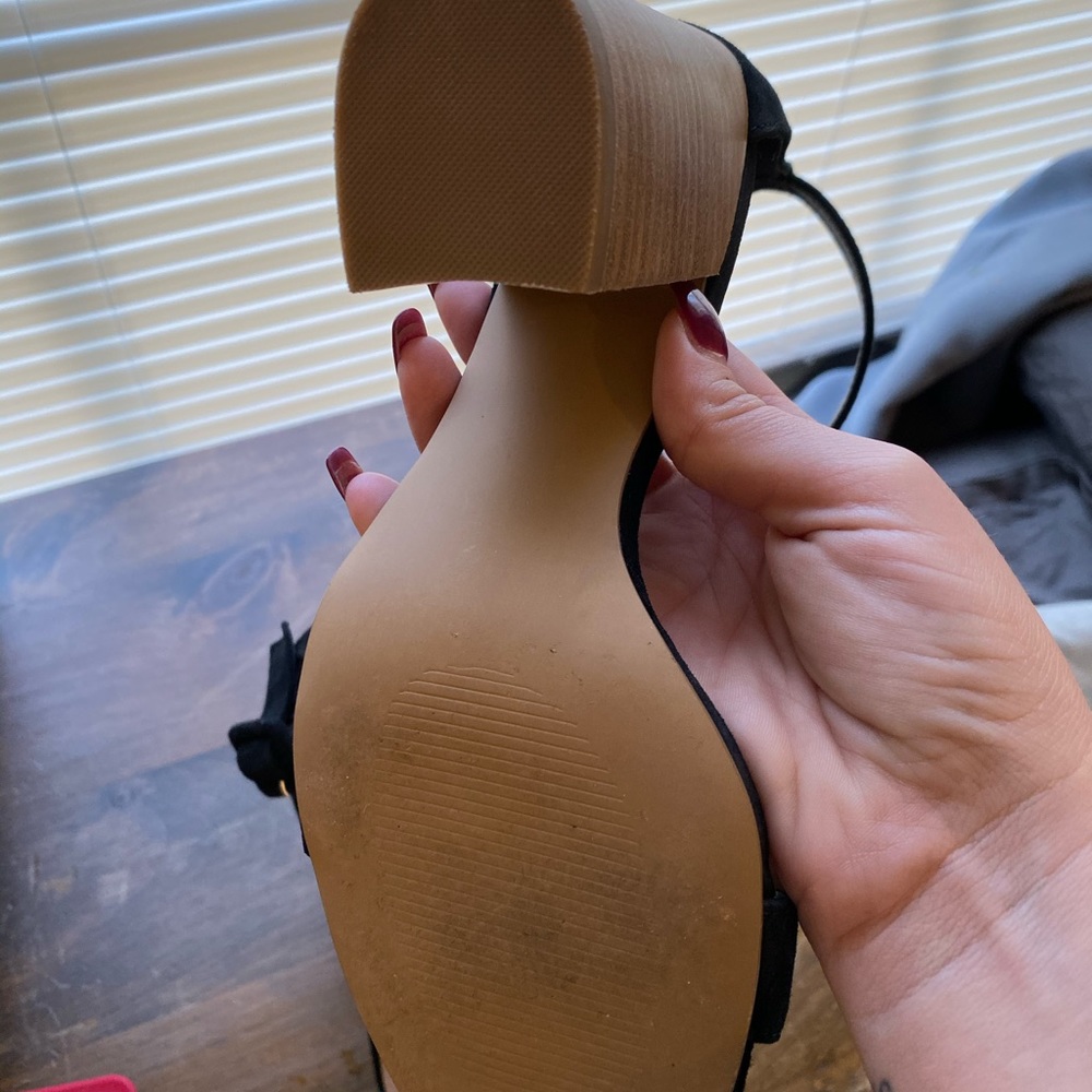 Heels - Picture 3 of 3